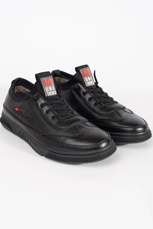 Zwarte warme sportschoenen Zwarte warme sportschoenen