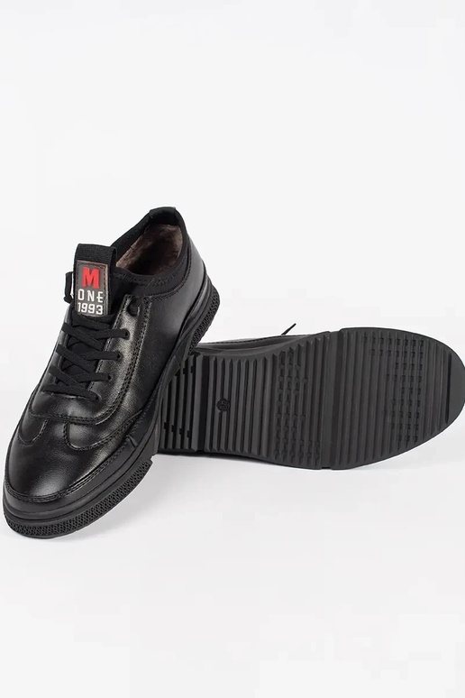 Zwarte warme sportschoenen Zwarte warme sportschoenen