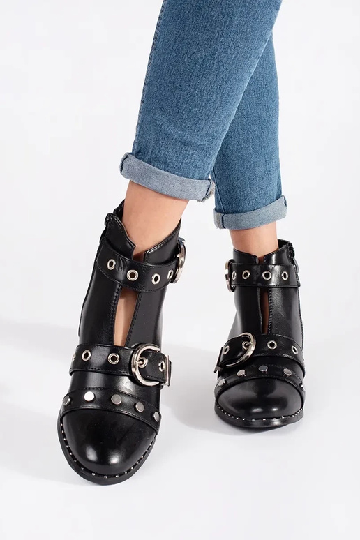 Zwarte schoenen met decoraties en veters Zwarte schoenen met decoraties en veters