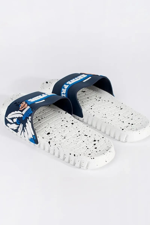 Witte slippers met blauwe details