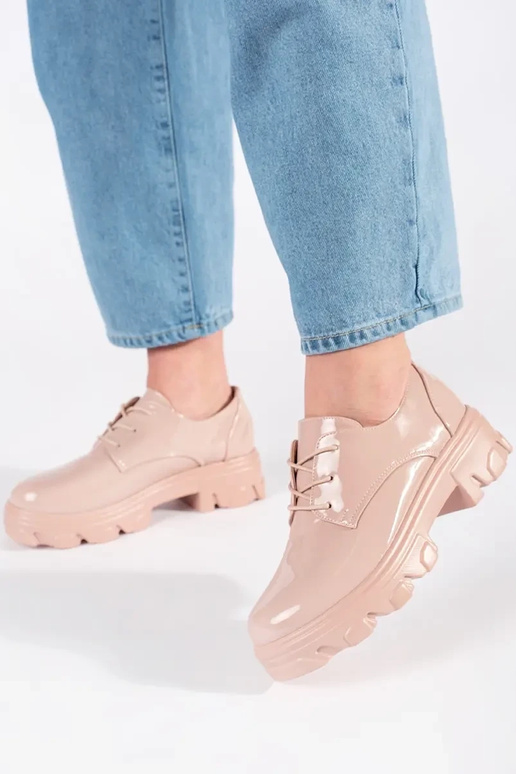 Schoenen met laklook en platform