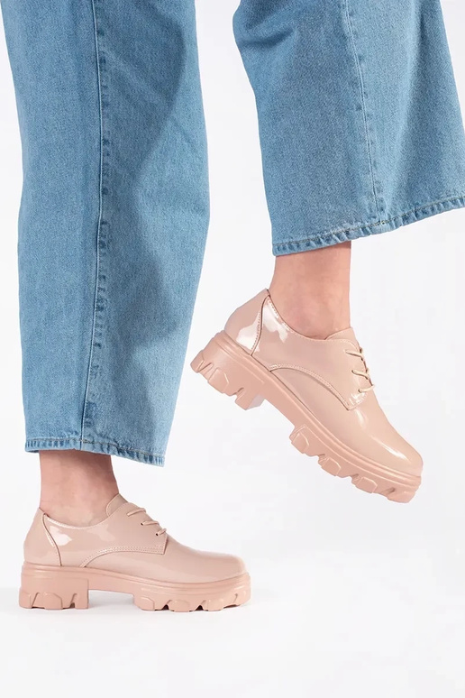 Schoenen met laklook en platform