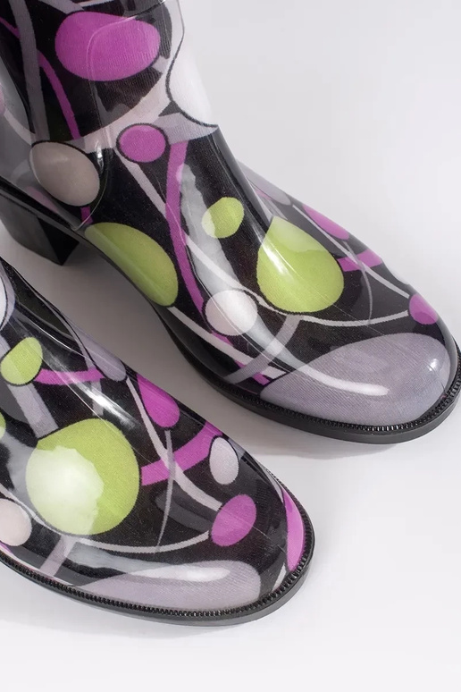 Gestipte rubberen laarzen op hoge hakken