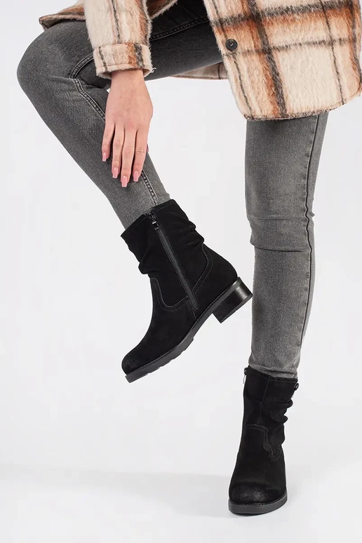 Zwarte Enkellaarsjes met Gerimpelde... Zwarte Enkellaarsjes met Gerimpelde...