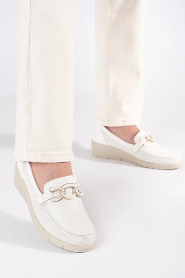 Witte schoenen op platform... 2