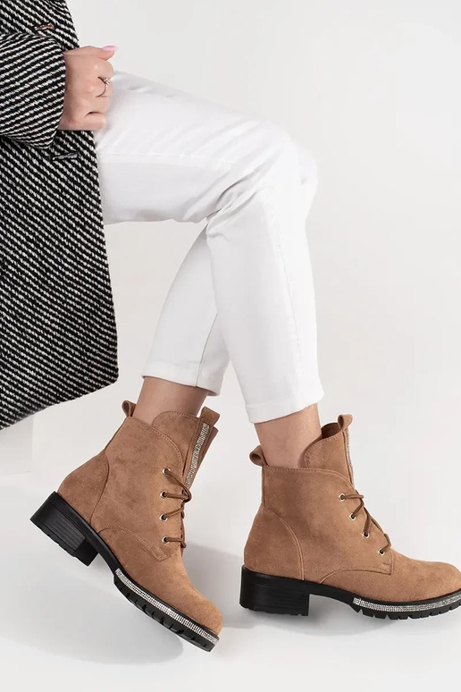 Zandkleurige schoenen met veters Zandkleurige schoenen met veters