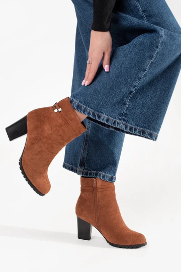 Bruine enkellaarsjes van suede 2