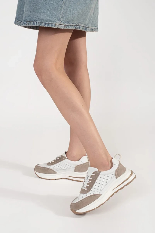 Leren geperforeerde sportschoenen op... Leren geperforeerde sportschoenen op...