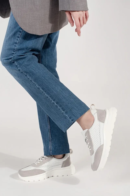 Leren geperforeerde sportschoenen op... Leren geperforeerde sportschoenen op...