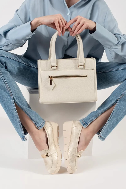 Gouden kleur instappers op een...