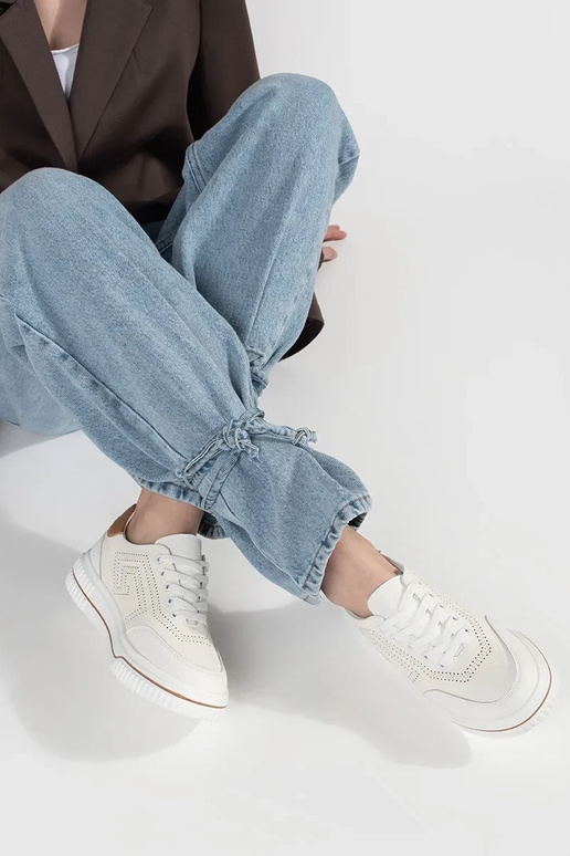 Witte leren perforatie sneakers model