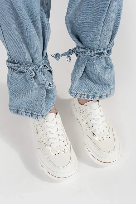 Witte leren perforatie sneakers model