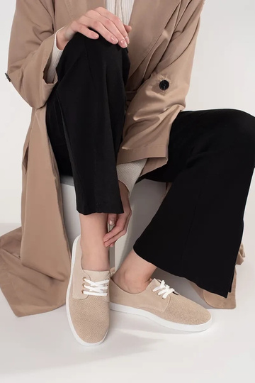 Zandkleur sportschoenen... 2