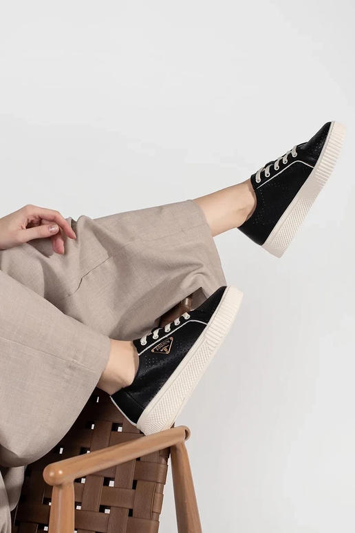 Zwarte leren sneakers model met plateau