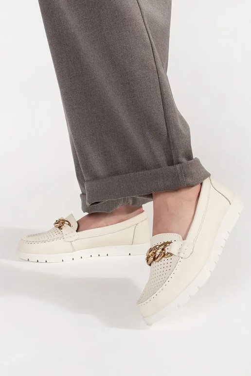 Leer lichtzandkleur instappers met...