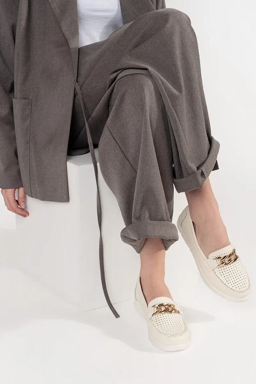 Leer lichtzandkleur instappers met...