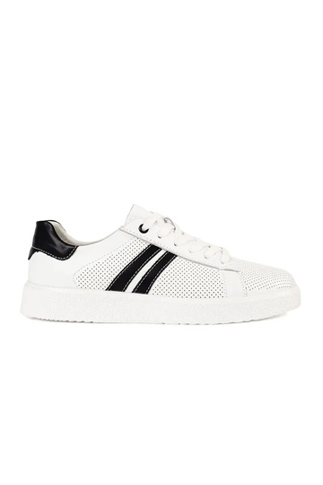 Witte kleur sportschoenen...