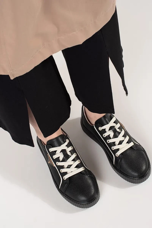 Leren zwarte Sneakers model schoenen... Leren zwarte Sneakers model schoenen...