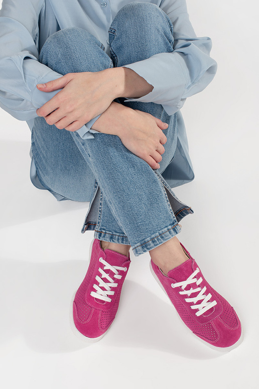 roze sneakers model met perforaties...