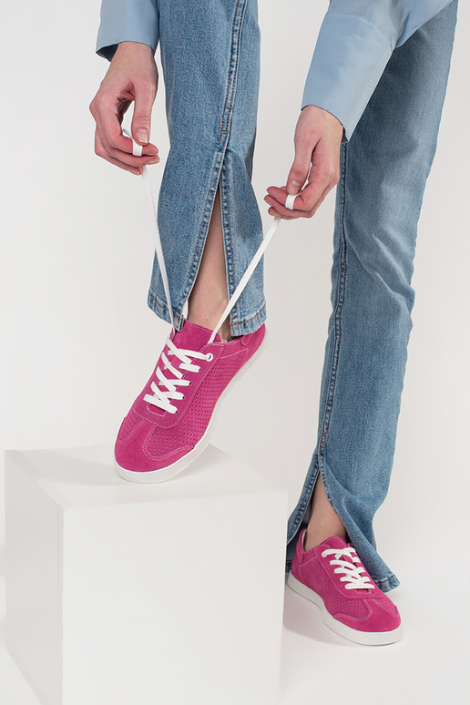 roze sneakers model met perforaties...