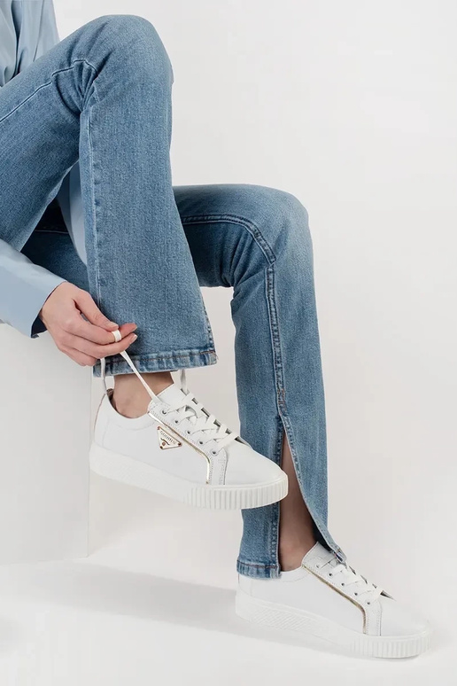 Leer witte kleur Sneakers model... Leer witte kleur Sneakers model...