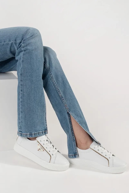 Leer witte kleur Sneakers model... Leer witte kleur Sneakers model...