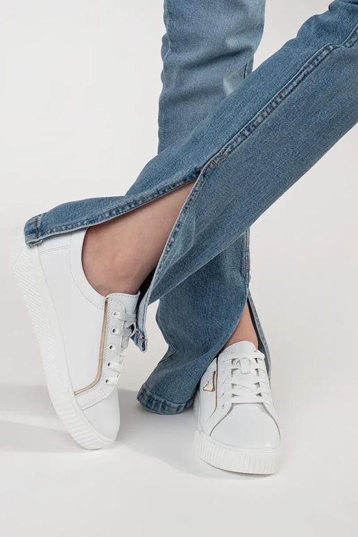 Leer witte kleur Sneakers model... Leer witte kleur Sneakers model...