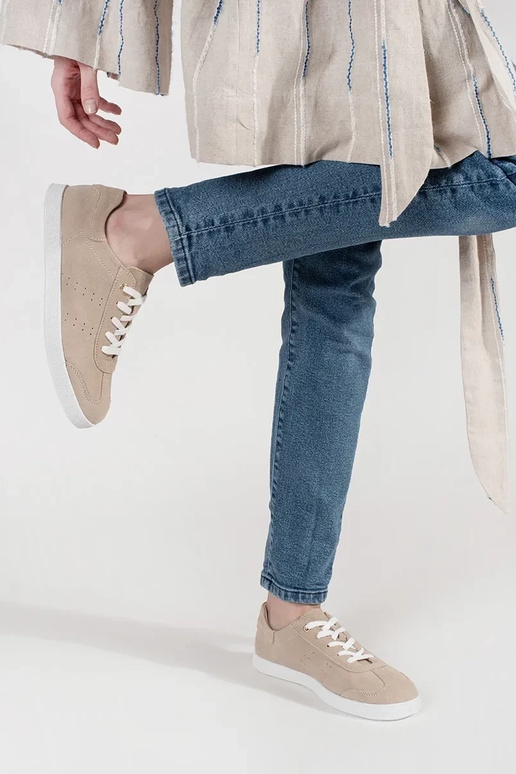 Zandkleurige sneakers model van leer Zandkleurige sneakers model van leer