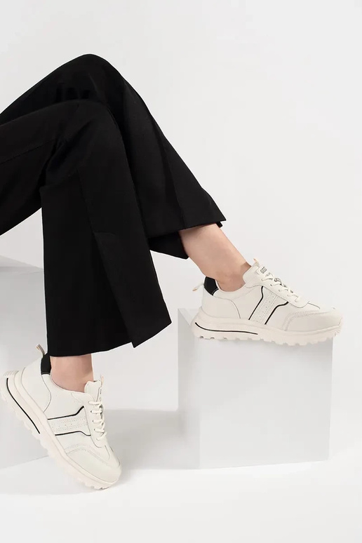 Leren sportschoenen op dikke zool