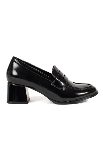 zwarte enkellaarsjes op...