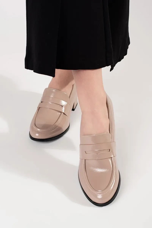 zandkleurige enkellaarsjes op hoge... zandkleurige enkellaarsjes op hoge...