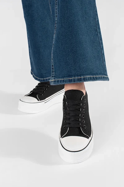 Zwarte klassieke damessneakers op...