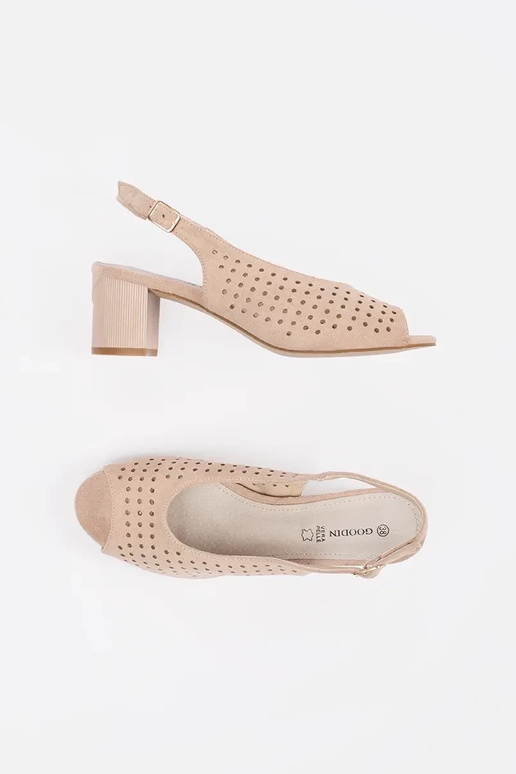 Zandkleurige sandalen met lage hak