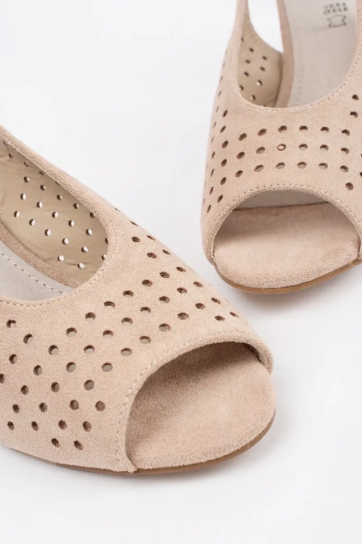 Zandkleurige sandalen met lage hak