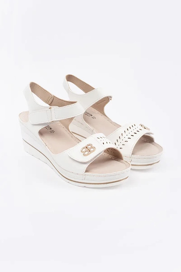 Witte sandalen op een wig... 2