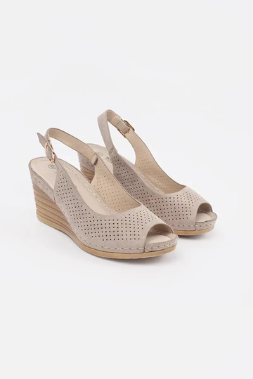 Perforaties sandalen... 2