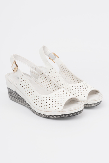 Witte opengewerkte sandalen 2