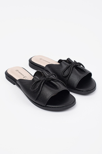 Zwarte slippers met bandje 2