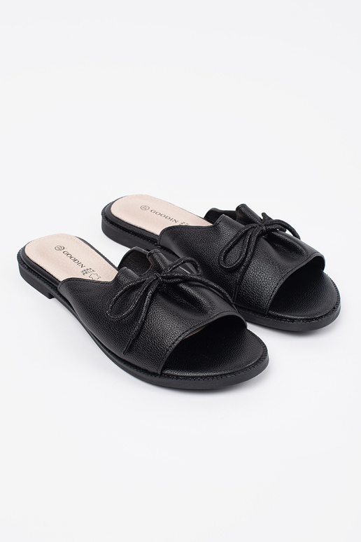 Zwarte slippers met bandje Zwarte slippers met bandje