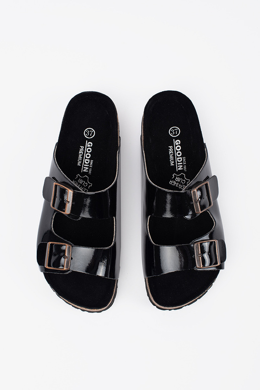 Zwarte slippers op platte zool Zwarte slippers op platte zool