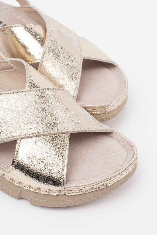Gouden platte dames sandalen Gouden platte dames sandalen