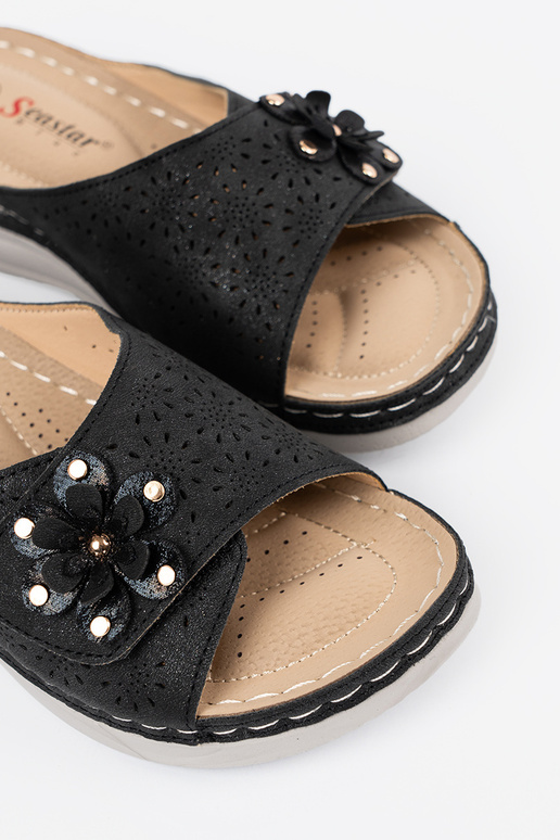 Dames slippers met decoratieve...