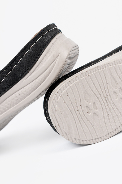 Dames slippers met decoratieve...