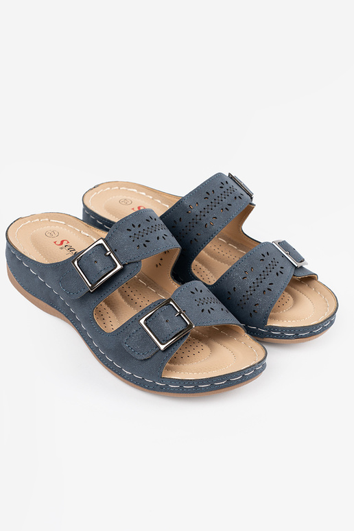 Sandalen op een lage plateau met... Sandalen op een lage plateau met...