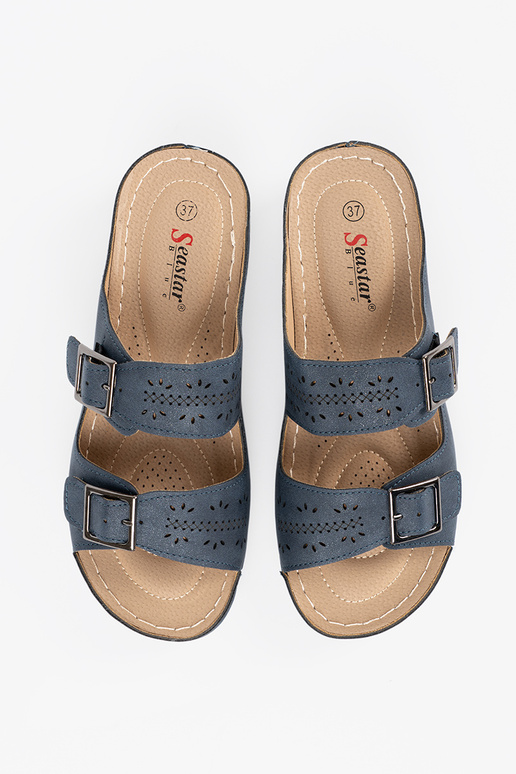 Sandalen op een lage plateau met... Sandalen op een lage plateau met...