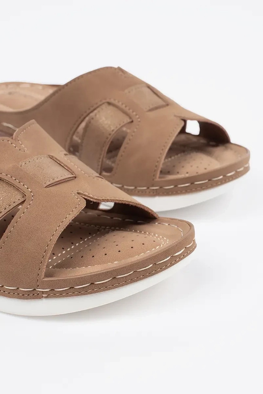 comfortabele slippers op lage sleehak...