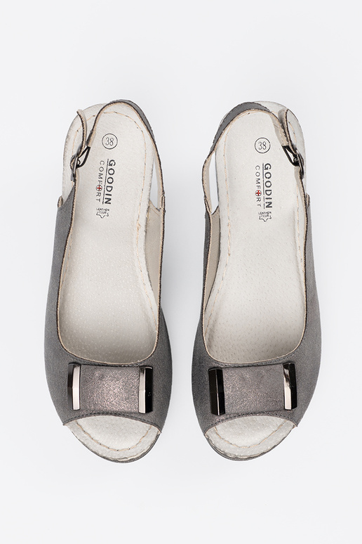 Dames grijze sandalen op een wig Dames grijze sandalen op een wig