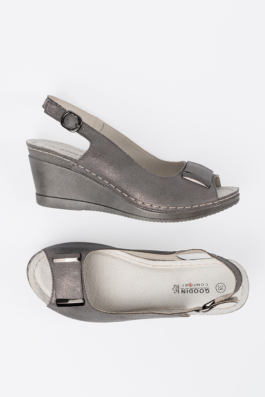 Dames grijze sandalen op een wig Dames grijze sandalen op een wig