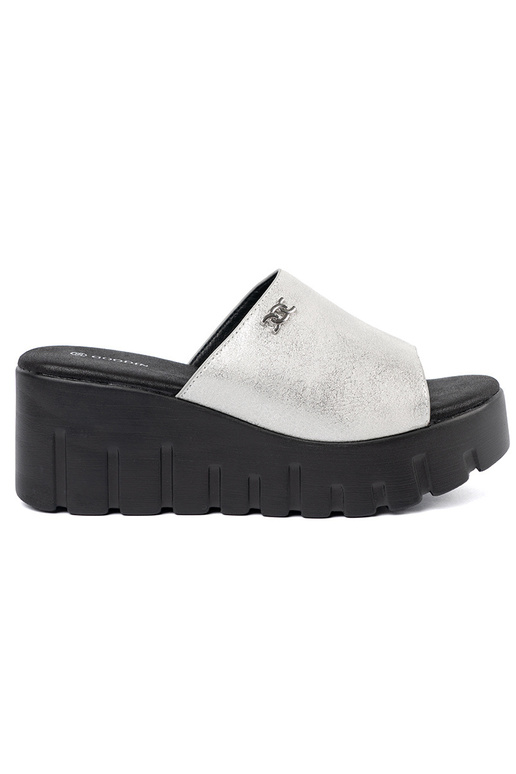 Slippers met zwarte platform in zilver Slippers met zwarte platform in zilver