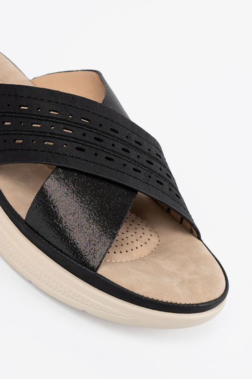 Slippers met platform in zwart Slippers met platform in zwart